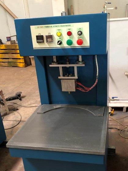 Machine de remplissage de bouchons